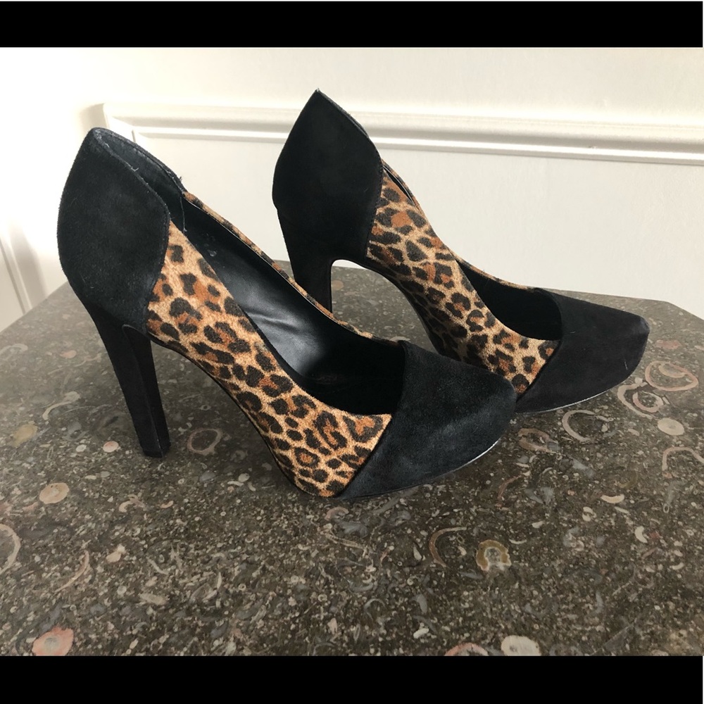Suede Leopard print pumps. Stunning!